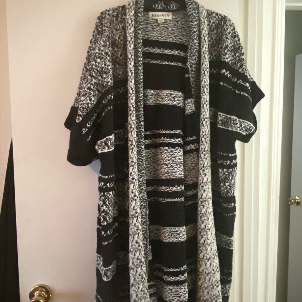 Cardigan (black and white)